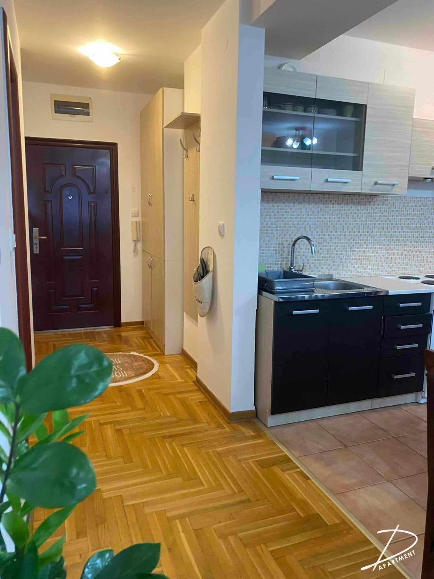 D Apartment Free Private Parking Fast Wi-Fi نوفي ساد المظهر الخارجي الصورة